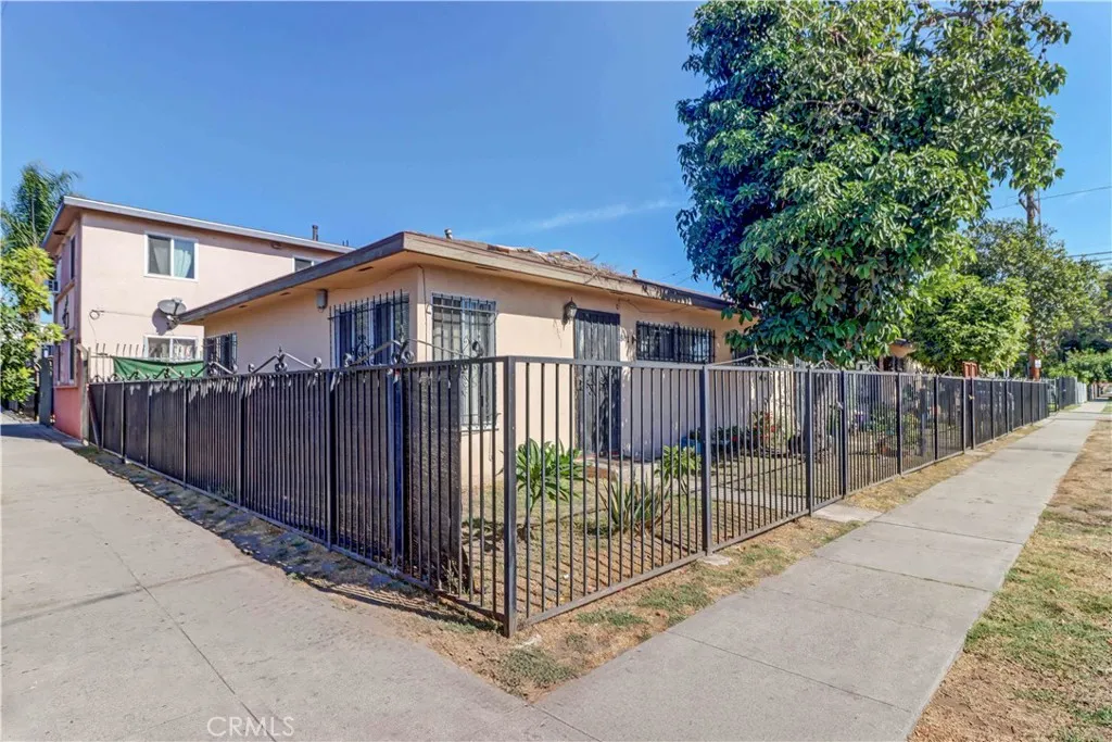 601 E 79th Street, Los Angeles, California 90001 home-pic-30